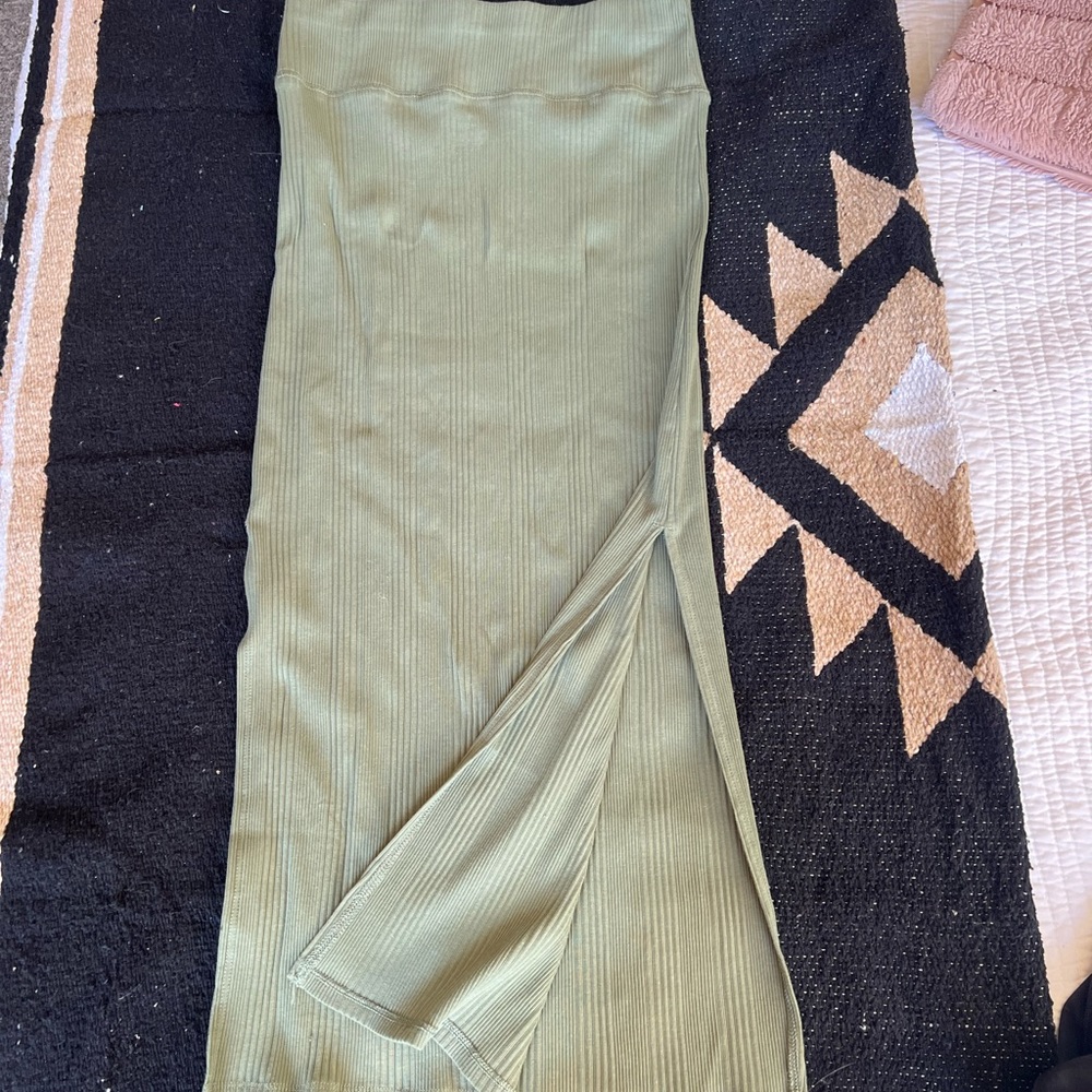 American Eagle Olive green ribbed midi skirt. Size medium.